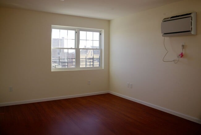 Building Photo - NEW 3 BEDROOM APT IN SOUNDVIEW