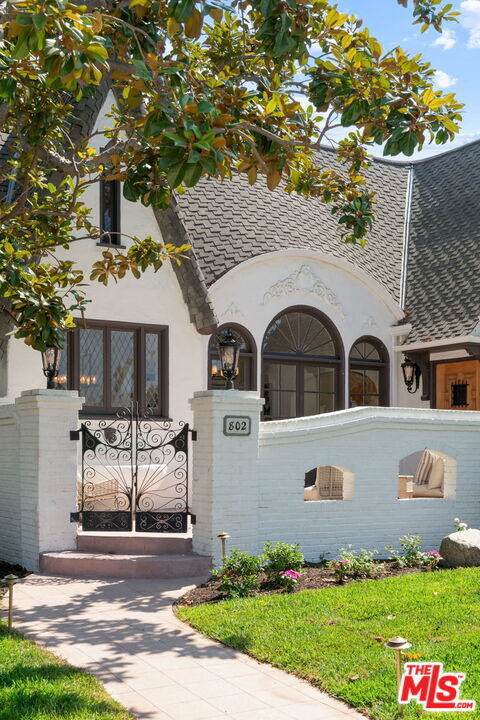 Foto del edificio - 802 Cochran Ave