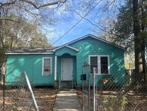 Building Photo - 3320 Geronimo St