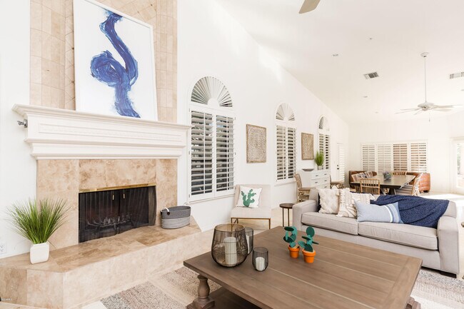 Building Photo - 9049 E Los Gatos Dr
