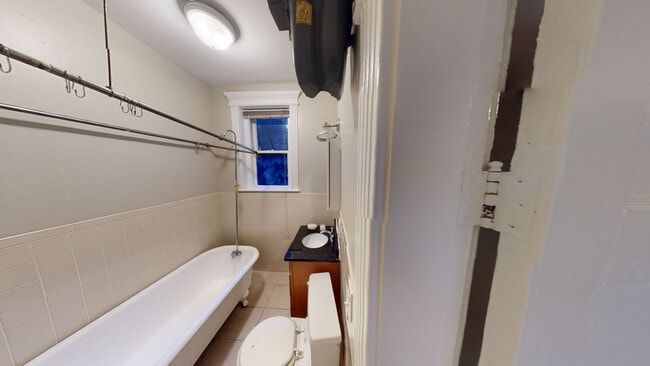 Building Photo - 65 Burbank St