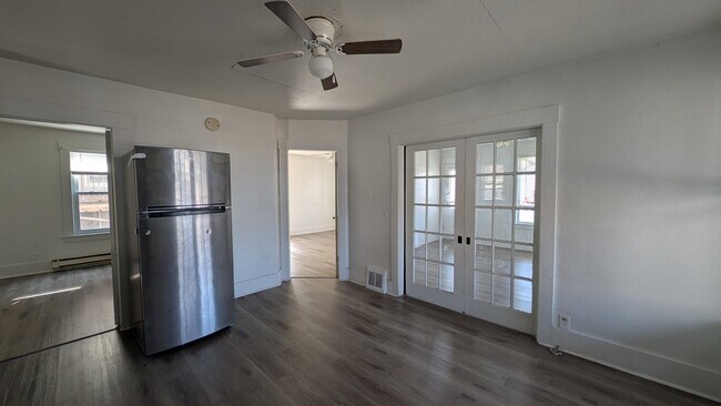 Building Photo - 412 Burgess St