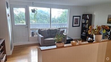 Building Photo - 1100 Ambleside Dr