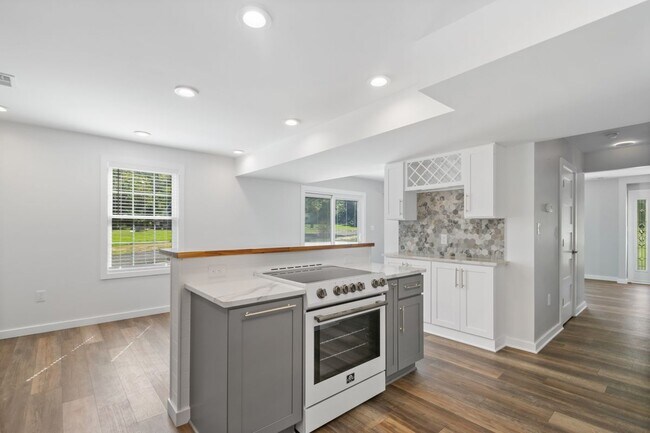 Foto del edificio - 680 Chestnut Springs Ln