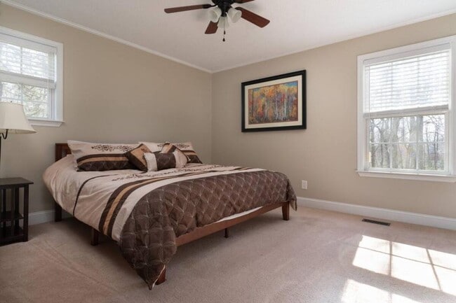 Foto del edificio - 7206 Sawyer Rd