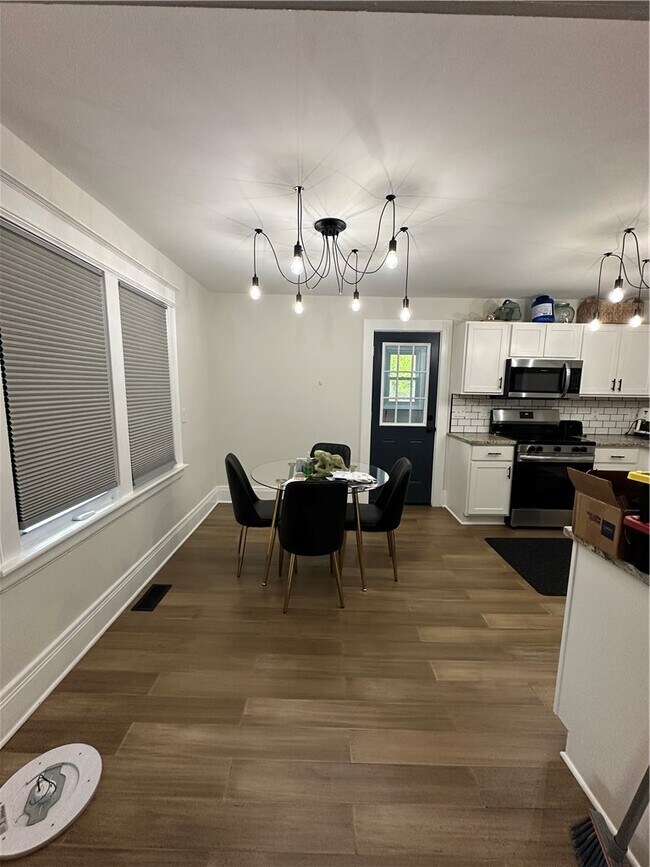 Foto del edificio - 1890 Clifford Ave