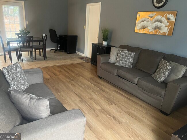 Foto del edificio - 7013 Fielder Rd