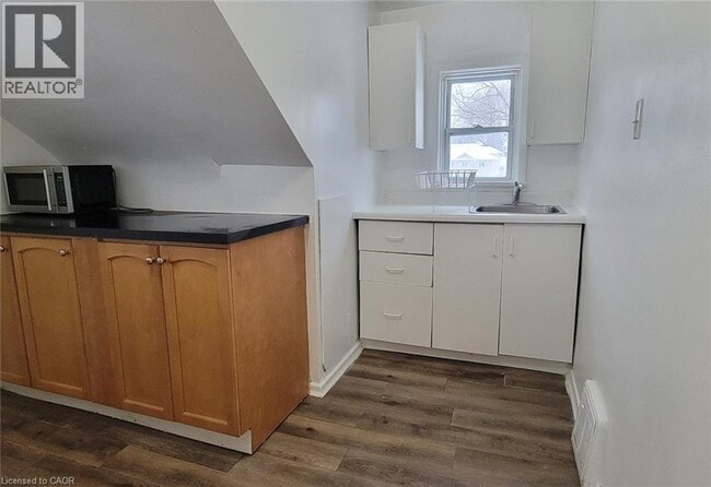 Building Photo - 498 Ottawa Street S