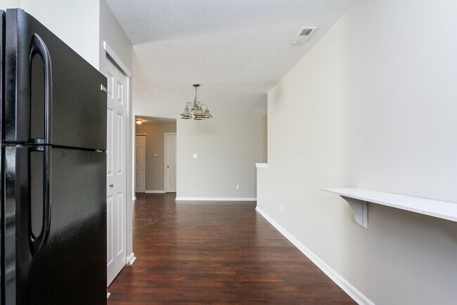 Building Photo - 6667 W Longview Dr