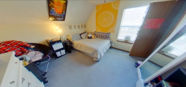 Building Photo - Close to Campus + Washer & Dryer Included ...