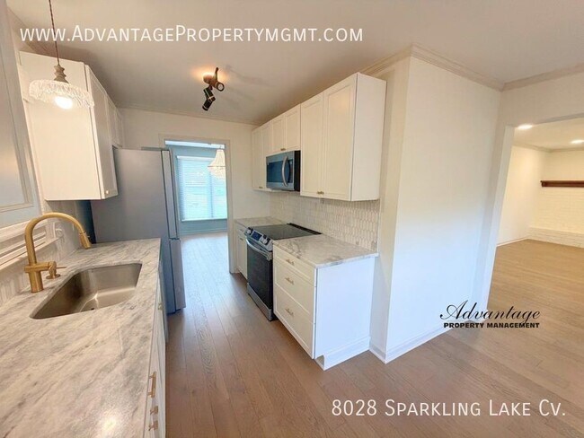 Foto del edificio - 8028 Sparkling Lake Cove
