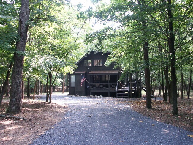 Foto del edificio - 281 Walden Rd