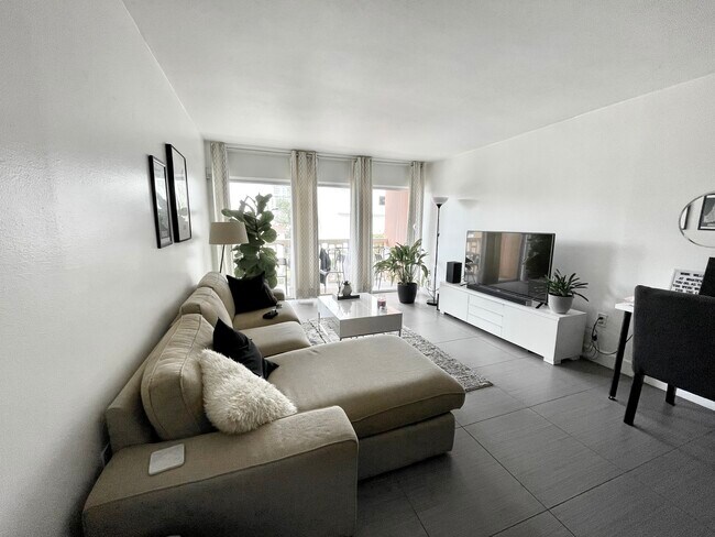 Foto del edificio - 600 NE 25th St