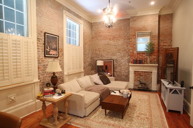 Building Photo - 1225 Bourbon St