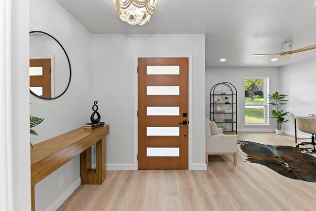 Foto del edificio - 7302 Hartnell Dr