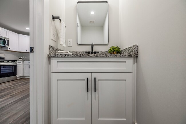 Building Photo - 121 Brookmeade Dr