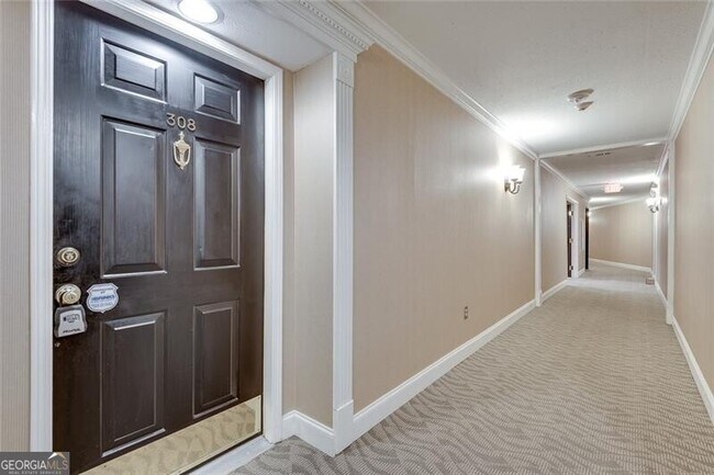 Building Photo - 25308 Plantation Dr NE