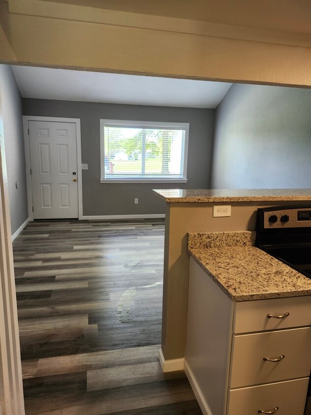 Photo - 1003 Village Circle Dr (Glen Carbon, IL)