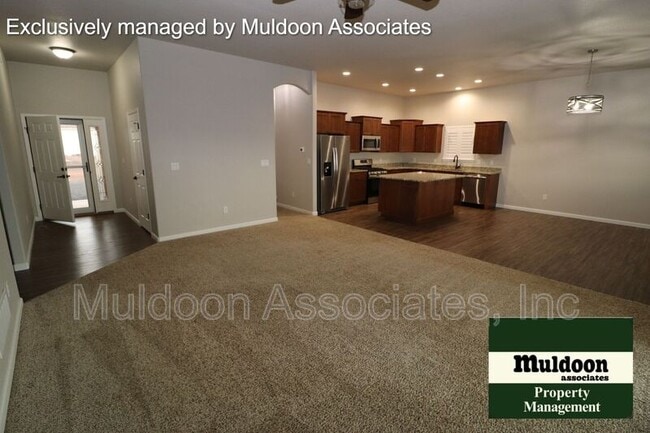 Building Photo - 1207 W De La Vista Ct
