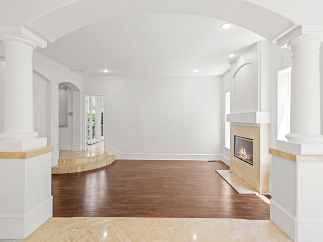Building Photo - 3210 N Ardmore Ave