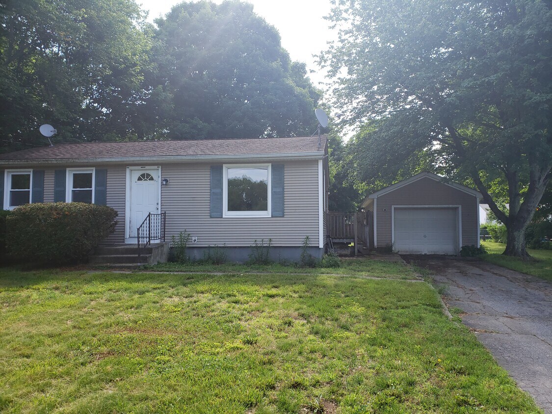 2 bedroom 1 bath. - 11 Easy St
