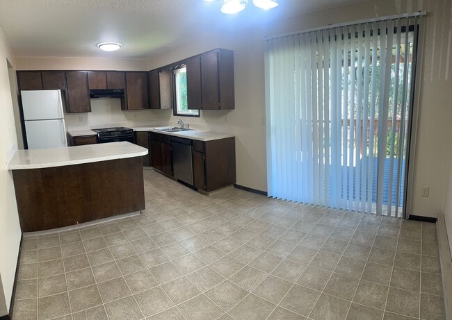 Building Photo - 1352