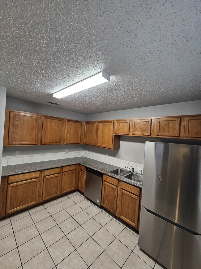 Building Photo - 3015 Flask Dr