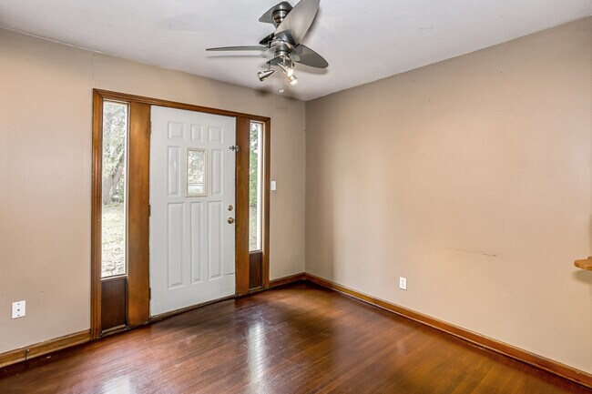Building Photo - 2 bedroom home - SE Wichita