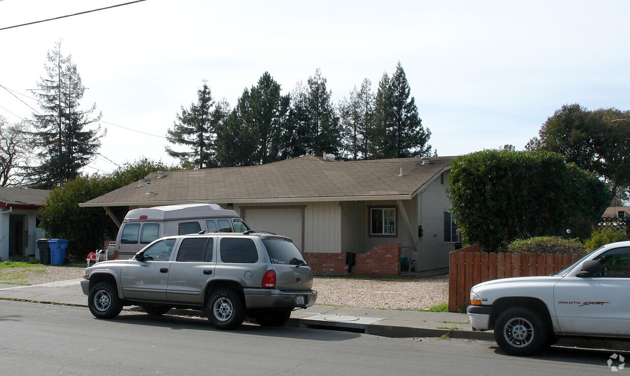 Foto del edificio - 1519 Beachwood Dr