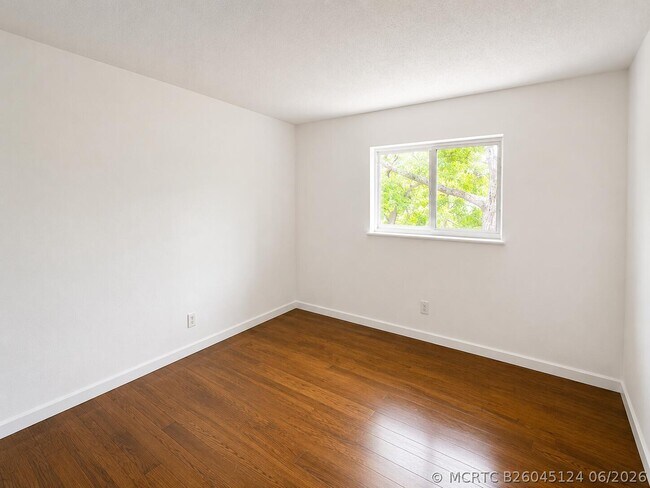 Building Photo - 5728-5728 Blueberry Ct