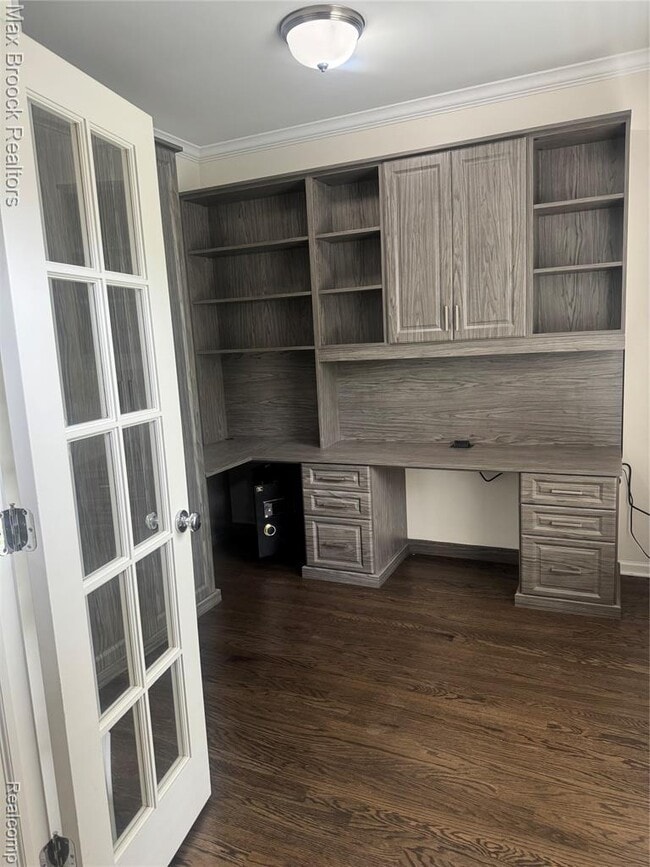 Building Photo - 537 Graten St