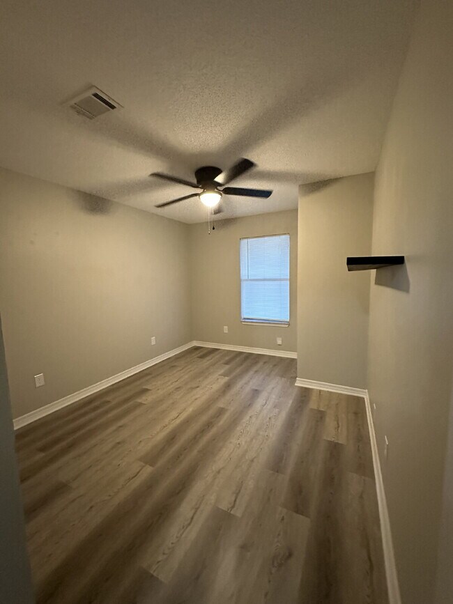 Foto del edificio - Renovated 2BR Coastal Apartment in Gulf Br...