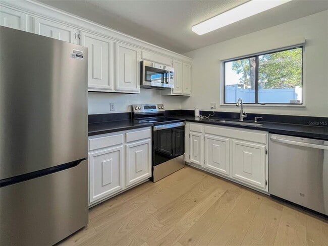 Building Photo - 4001 S Beneva Rd