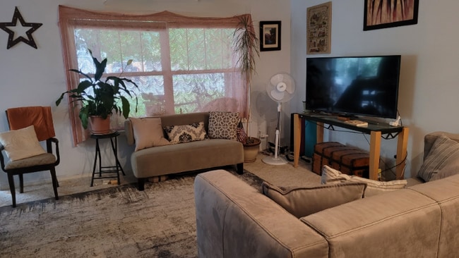 Building Photo - 1021B Park Ave