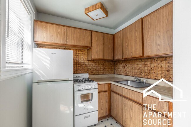 Foto del edificio - 739 W Belmont Ave