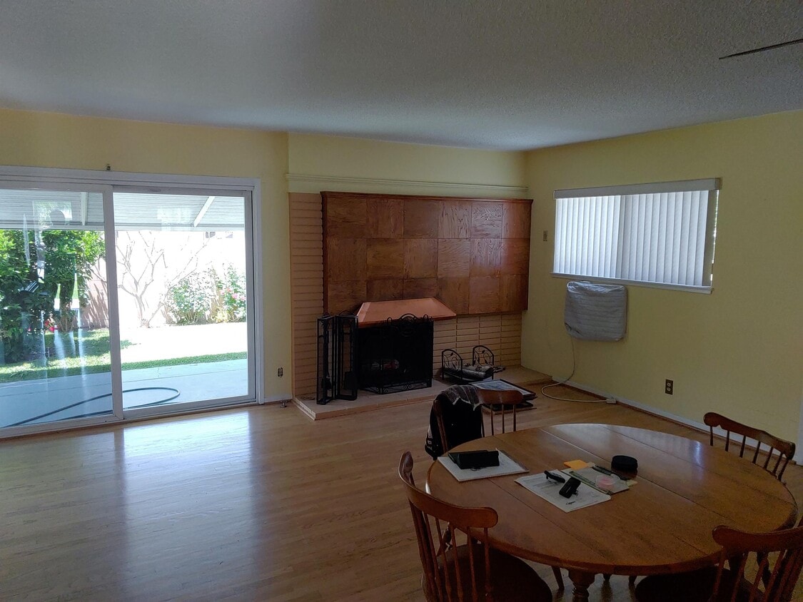 Primary Photo - 927 Latchford Ave