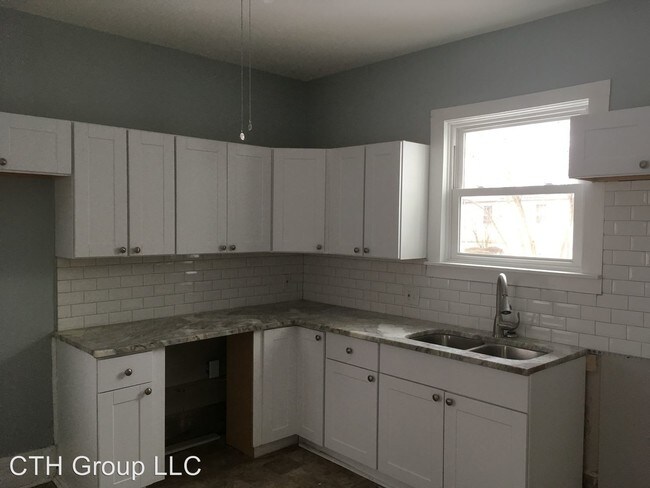 Foto del edificio - 3 br, 1 bath House - 160 N State St