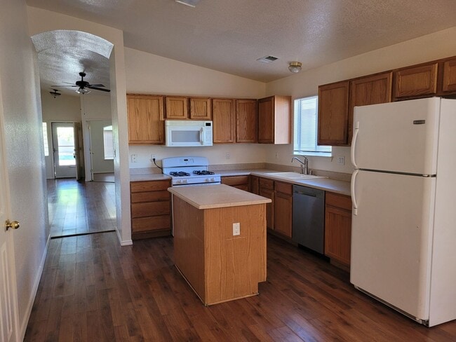 Building Photo - NW 4 Bedroom 2.5 Bath Home Available now!