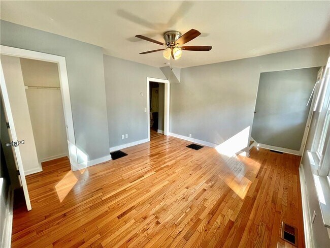 Building Photo - 115 Bowling Ln