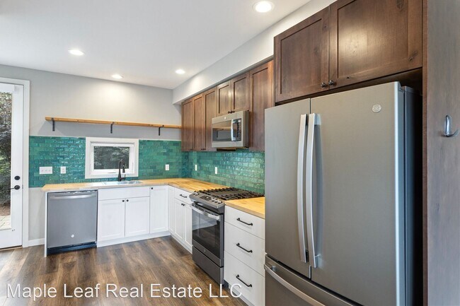 Foto del edificio - 2 br, 2.5 bath House - 10706 Greenwood Ave N