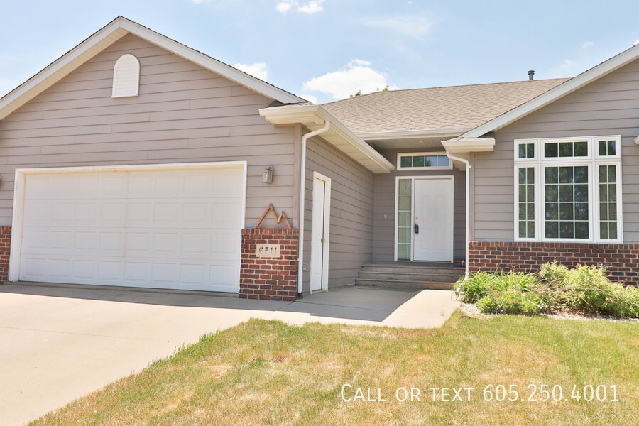 3 Bedroom, 3 Bath Twin Home in Harrisburg House Rental in Sioux