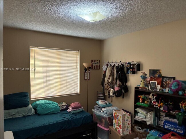 Foto del edificio - 10765 SW 4th St