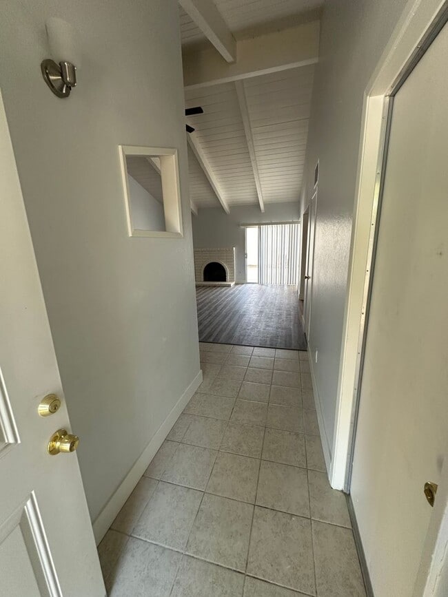 Building Photo - 2601 El Goya Dr