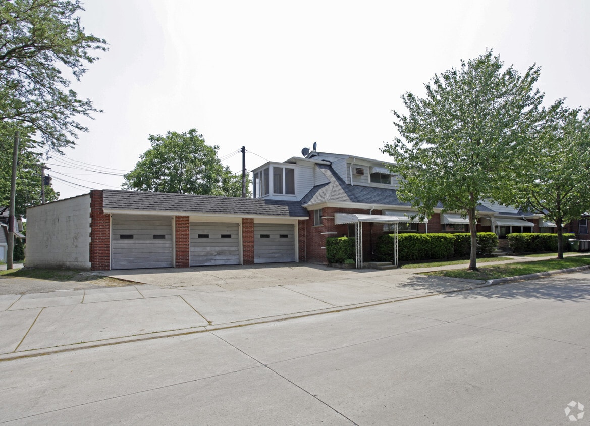 Primary Photo - 2 Amherst Rd