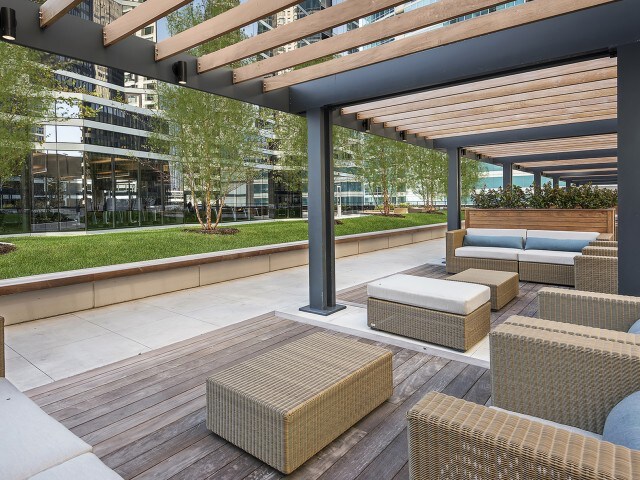 Building Photo - 540 N McClurg Ct