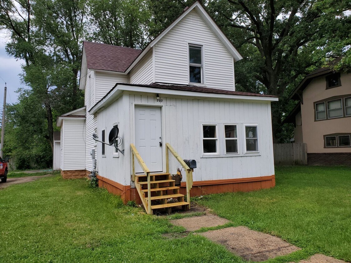 Primary Photo - 3 bedroom 1 bath house