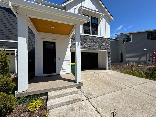 Foto del edificio - Modern and Immaculate 4-Bedroom Bethany Ho...