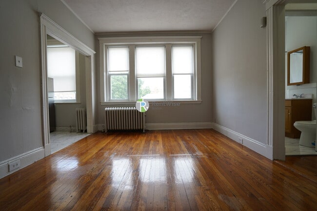 Building Photo - 220 Kelton St