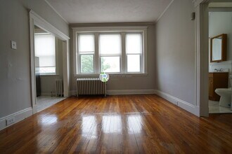 Building Photo - 220 Kelton St