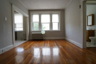 Building Photo - 220 Kelton St